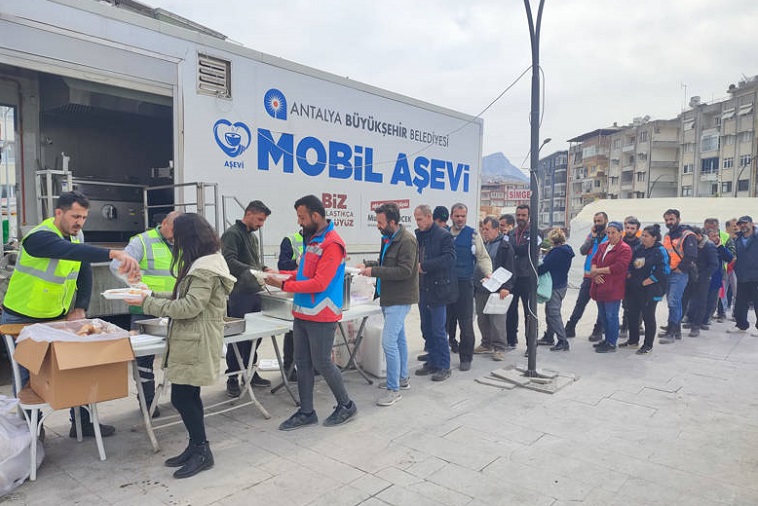 Antalya Büyükşehir Belediyesi’nin Deprem Bölgesine Desteği Sürüyor