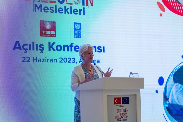 Bugünün Gençleri, Geleceğin Meslekleri Girişimi, Dijital Becerileri Geliştirecek